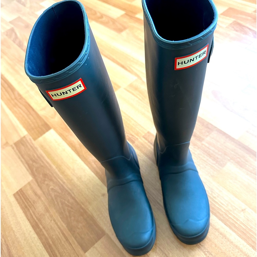 Hunter Boots Women’s Original Tall Navy size 7